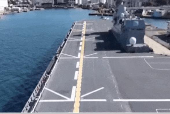 大陸無人機號稱拍攝到日本「出雲號」直升機護衛艦的甲板，全程未遇有艦上人員反制。圖／取自軍武次位面