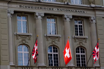 瑞士國家銀行（SNB）本周意外調降利率，成為先進經濟體中率先降息的央行。 路透