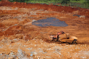 電動車的代價？中國在印尼投資鎳礦 砍5千公頃森林、侵犯人權