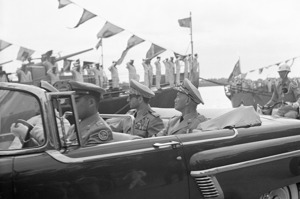 照片看歷史／1958年伊朗國王訪台 蔣中正陪看陸海空實彈演習