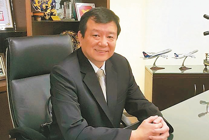 中華民國旅行公會全聯會理事長蕭博仁坦言「從事旅遊業卅年來，從沒見過這麼大的產業衝擊」。