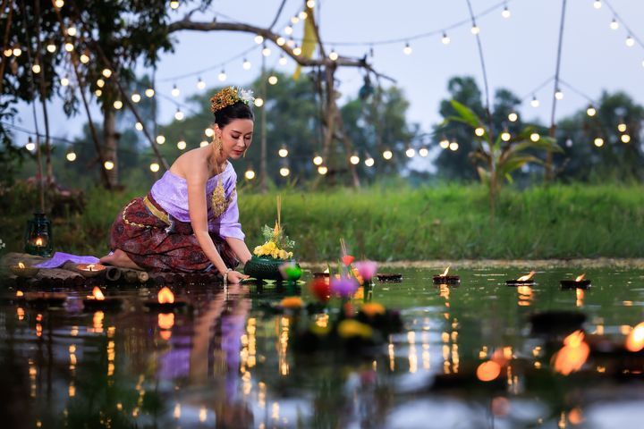 <u>泰國</u>冬季慶典即將展開「色彩繽紛之河流」水燈節浪漫登場