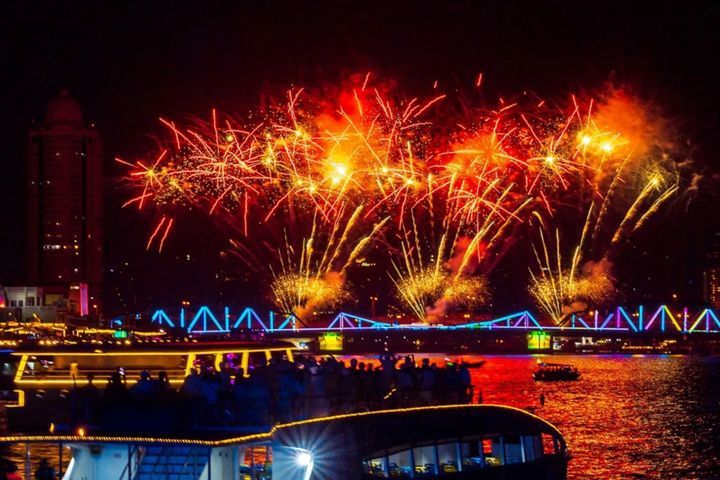 <u>泰國</u>最盛大華麗壯觀燈會登場！5大重要河畔、碼頭展演地區一次看
