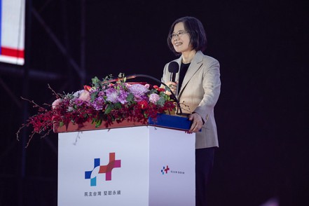蔡總統今（8）日晚間前往台南出席「2023年『民主台灣‧堅韌永續』國慶晚會」。總統府提供