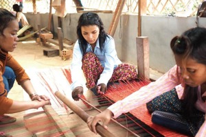 用手工藝翻轉貧窮！日本時尚品牌 Salasusu 幫助柬埔寨女性走出貧困