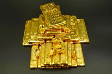 黃金是典型的「對抗美元」的工具，那些對法定貨幣美元不信任的人通常會選擇黃金。 （聯合報資料照片）