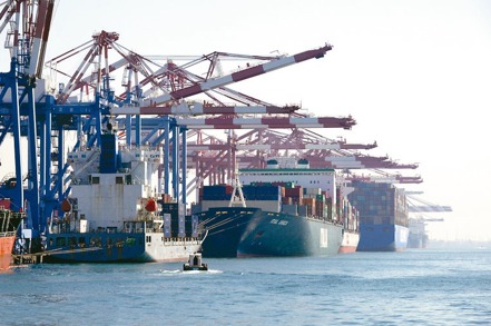 經濟部將於本周五（20日）發布9月外銷訂單金額統計。圖為高雄港貨櫃碼頭。 （聯合報系資料庫）