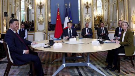 中國大陸、法國和歐盟三方領導人昨（6）日在巴黎舉行三邊會談，重點聚焦中歐經貿爭端及北京在俄烏戰爭中扮演的角色。 美聯社
