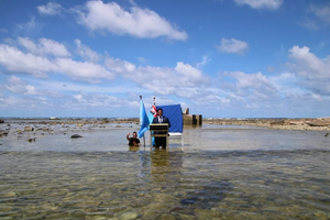 吐瓦魯外長「海水中演說」－為島國向氣候峰會發聲
