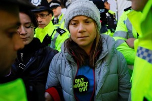 倫敦能源產業會場外抗議 瑞典「環保少女」童貝里被捕