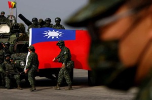 美國提供台灣愈多軍備與協訓，自認符合台灣安全法，卻是違背了美中50年前建交時的政治協議。路透
