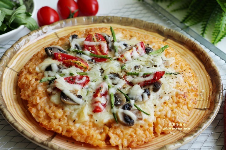 食譜／蘑菇番茄米披薩 剩飯的華麗變身