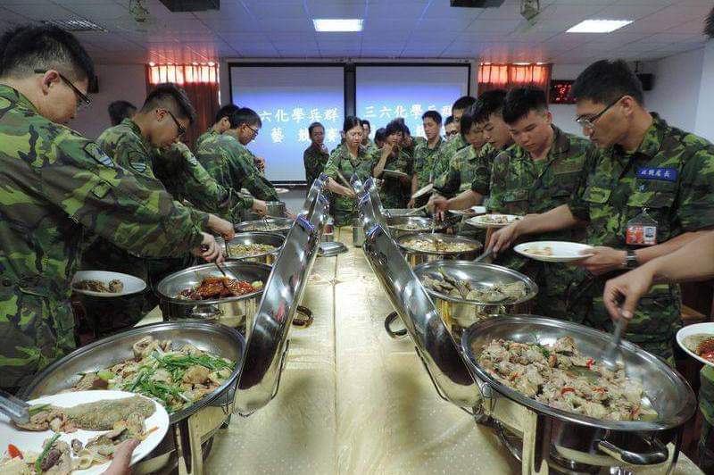 Re: [新聞] 軍中廚餘高出國民人均廚餘量7、8倍？ 這