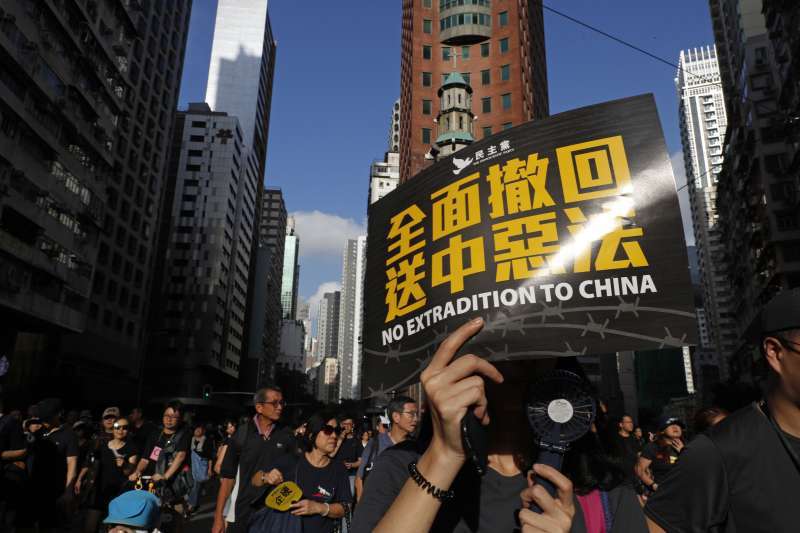 大陸人大宣布制訂「香港國安法」，圖為去年香港反送中運動。美聯社