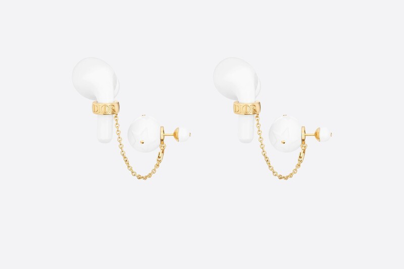 LV、Dior相繼推出airpods耳機珍珠耳環，微霧珍珠光、可拆式鏈條、還可以變成<u>項鍊</u>