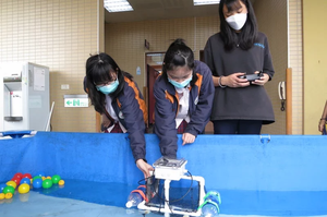AI科技教育成果！學生製作水獵機器人清理垃圾