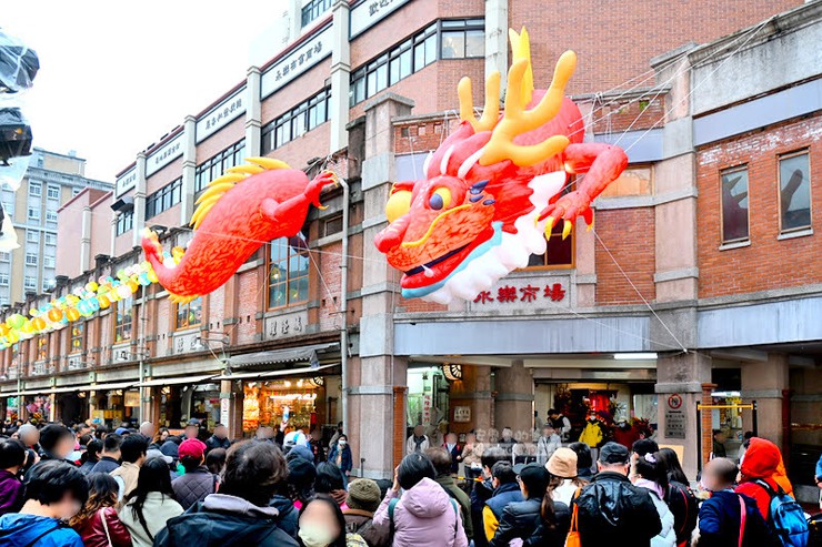 台北年貨大街2024:<u>迪化街</u>準備年貨,拍照打卡好運一條龍