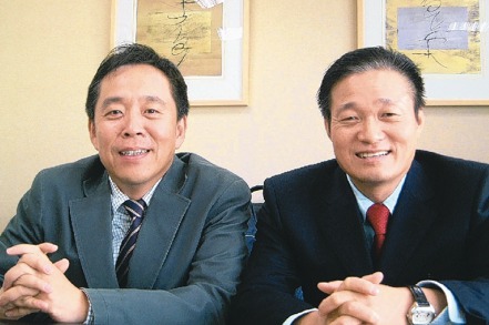 擎亞董事長李熙俊（左）。 聯合報系資料庫
