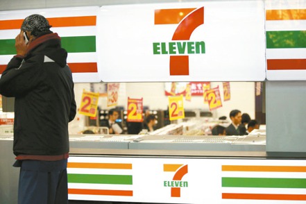 日本兩大連鎖超商業者7-Eleven和Lawson準備在2026年2月底截止的年度結束前，在亞太地區共增設1萬家門市。（路透）