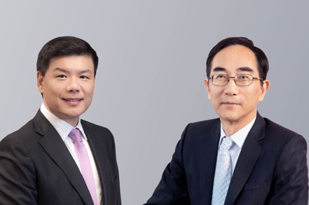 開發金控董事會通過由王銘陽（右）接任金控董事長，楊文鈞（左）接任金控總經理。 開發金控／提供