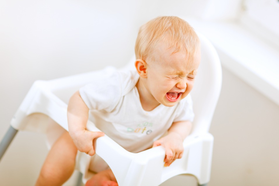 悲劇！2歲童吃飯腳踢餐枱導致嬰兒椅傾倒童頭撞地大哭完即昏終不治| 聯合新聞網 – 聯合新聞網