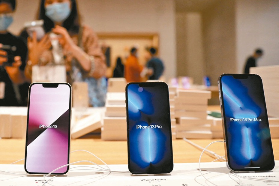 CIRP 消費者情報研究所發表最新的 iPhone 整體銷量數據分析，在內容中特別指出 5.4 吋的 iPhone 13 mini 繼續不受消費者喜愛，僅有 3% 的銷售量。（路透）