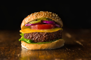 用細胞養出「培養肉」漢堡  每吃一口減碳排92％