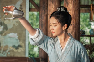 陸劇「夢華錄」女主角趙盼兒「鬥茶」功夫精妙，原來「中國古代就在茶上拉花了」。 圖／WeTV提供