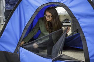 想當太空人！高中女孩自學程式—打造太陽能帳篷