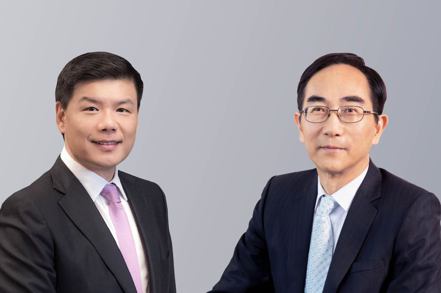 開發金控啟動高階人事布局，將由王銘陽（右）接任金控董事長，楊文鈞（左）接任金控總經理。圖／業者提供