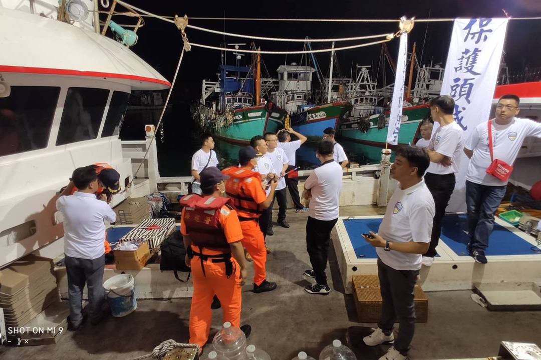 宜蘭議員深夜出海「保釣」 遭海巡攔阻勸離