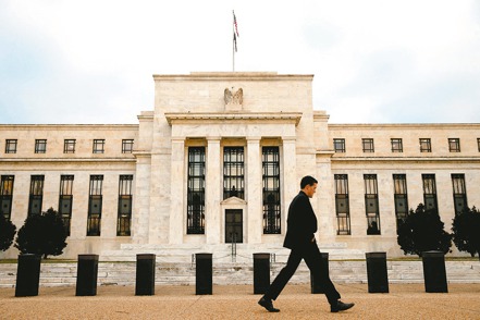 學者分析，全球貨幣政策緊縮潮正接近終點。（路透）