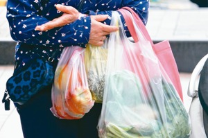傳統市場用最多塑膠袋卻未受管制…環團籲4大場所推限塑