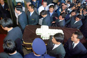故總統蔣經國夫人蔣方良女士辭世，家屬為其安排簡樸的靈柩。圖／聯合報系資料照片