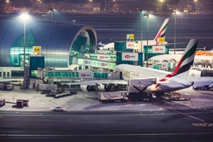 以貨運服務為主的杜拜阿勒馬克圖姆國際機場（DWC），目前阿聯貨運航空（Emirates SkyCargo）皆在此營運。圖／取自阿勒馬克圖姆國際機場官網