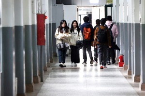 有大學校長指出，台灣高教最大的問題是大學平庸化，經費不增加，學雜費不調漲，「我們永遠跟不上，更何況我們已經落後了」。示意圖。圖／聯合報系資料照片