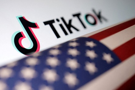 按美國眾議院議長麥克·強生周三概述的方案，強制TikTok從中國大陸母公司字節跳動剝離否則就封殺的法案，將通過快速表決程序進行立法。 （路透）
