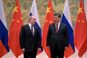 麥馬斯特接受聯合報專訪，深入分析中國與俄羅斯近年入侵全球的戰略手段。圖為俄羅斯總統普亭（左）與中共總書記習近平（右）今年2月在北京會談。路透