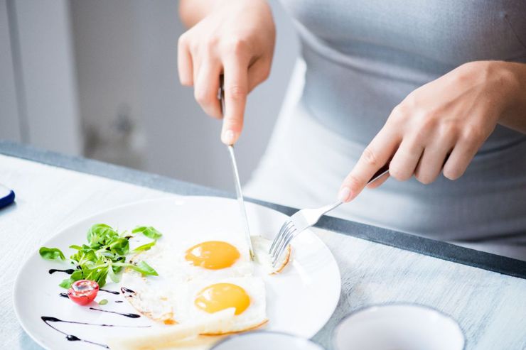 吃<u>雞蛋</u>會高膽固醇、引發心血管疾病？營養師：「這2種物質」才是罪魁禍首