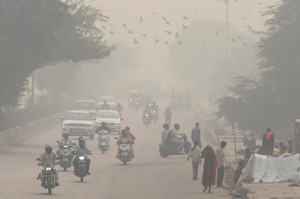 彷彿末日景象！印度空汙爆表 首都下令停課8天