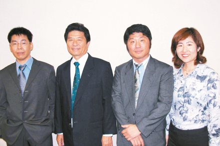 川湖董事長林聰吉（左二） 聯合報系資料庫