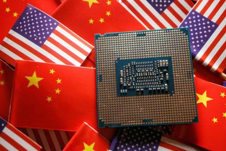 美國拜登政府今天修訂5個月前制定的出口限制，目的是讓中國取得美國人工智慧（AI）晶片更加困難。（路透）