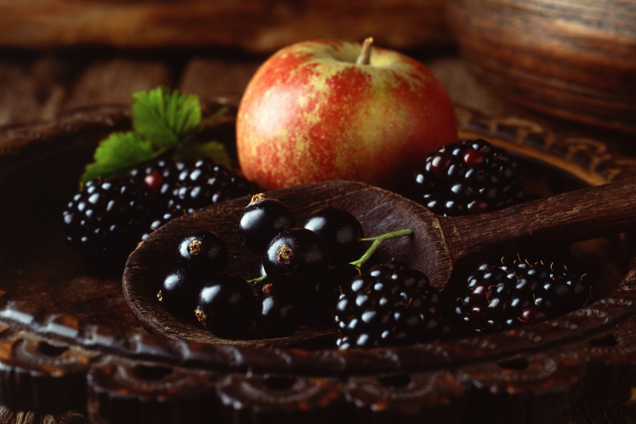 蘋果和黑莓等含有稱為槲皮素的類黃酮食物可能對預防衰弱症最重要。
