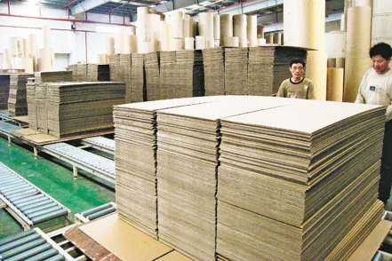 造紙股示意圖。圖為工紙生產線。 （聯合報系資料庫）
