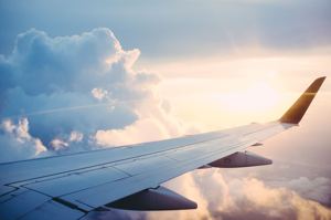 丹麥機票開徵「綠色稅」！目標2030年100%使用永續航空燃料