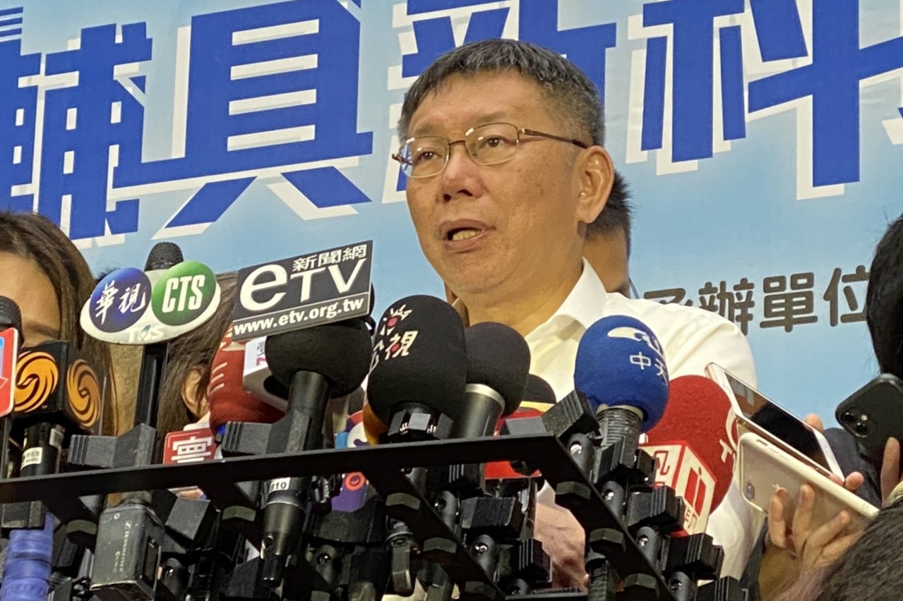 台灣國王獻極衝上台抗議 柯文哲：欠扁 | 聯合新聞網