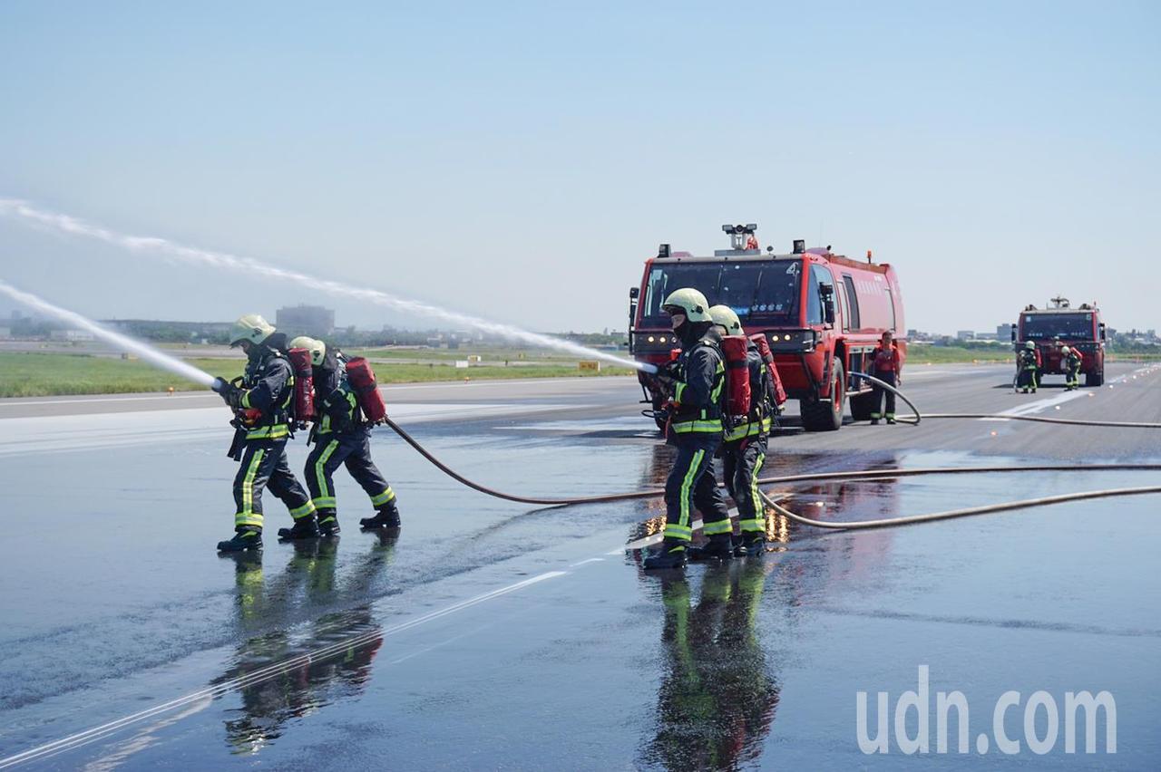 [情報] 桃園機場消防隊招募18名消防員