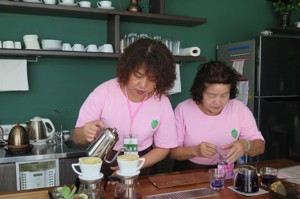 咖啡廳裡的「高年級實習生」 童庭基金會培訓銀髮族成專業咖啡師，推動老有所用的退休人生