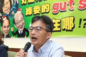 蘇偉碩今天向本報記者表示，他但任前榮總醫師台南分院醫師是事實，個人獎懲紀錄應該不是公開資訊，輔導會公開的目的只是政治打壓。圖／聯合報系資料照片