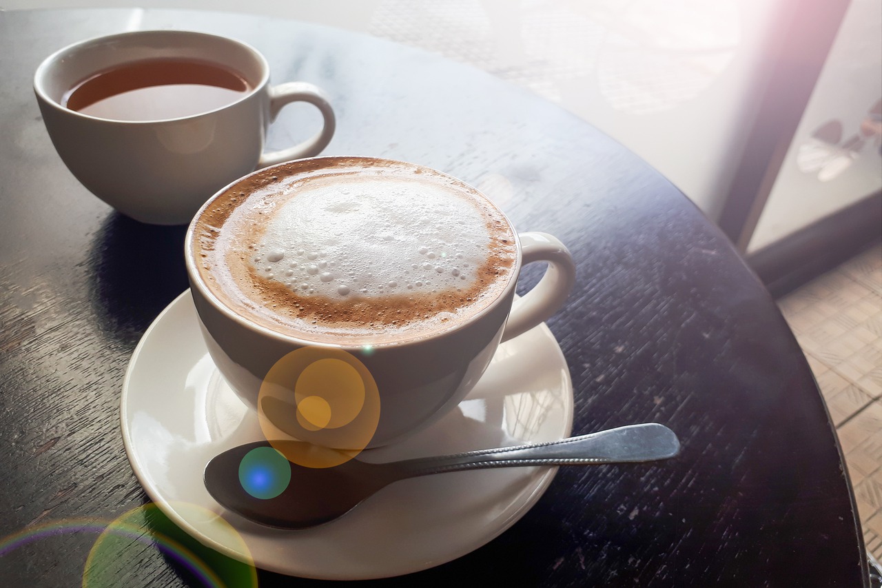 較低的含糖飲料消費量和較高的咖啡、茶、白開水或低脂牛奶的消費量是2型糖尿病成人更好的健康結果的最佳選擇。